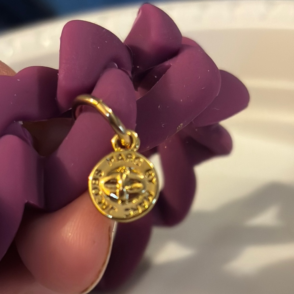 Marc Jacobs Silicone Purple Bracelet with Gold Charm New - Picture 2 of 5
